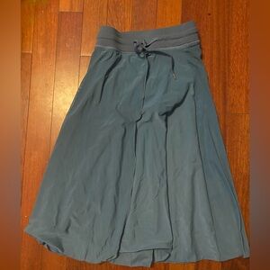 Halara High Waisted Drawstring Contrast Mesh 2-in-1 Pocket Flowy Midi skirt